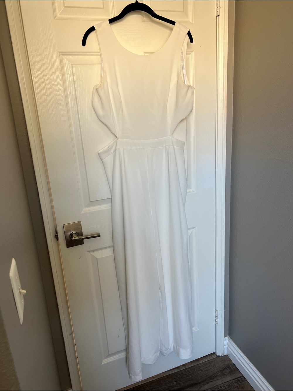 Sleeveless White Women's romp - Elegant Minimal Design